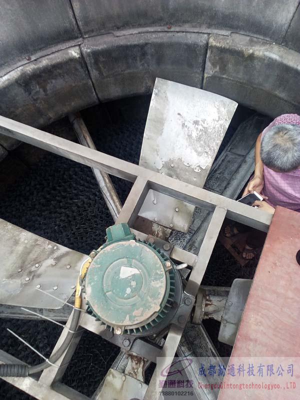 重慶<a href=http://www.zdtc.net target='_blank'>冷卻塔維修</a>，重慶DBNL3-150T冷卻塔減速機風機更換