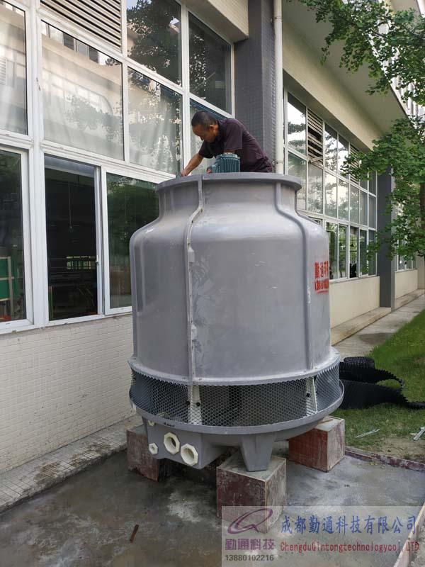 四川資中職業學校40T冷卻塔安裝現場，訂購單位：四川品勝電子有限公司